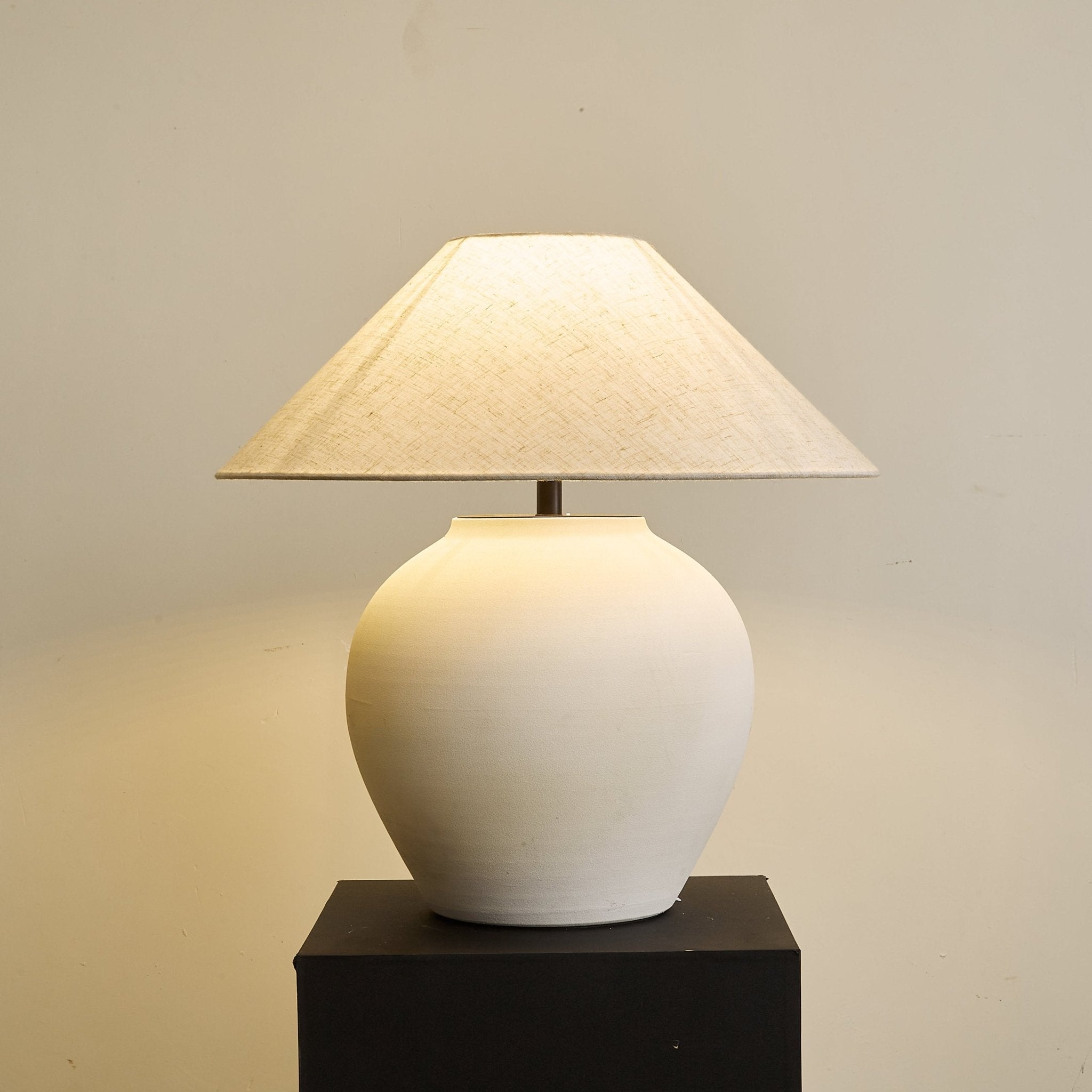 Amralev Table Lamp