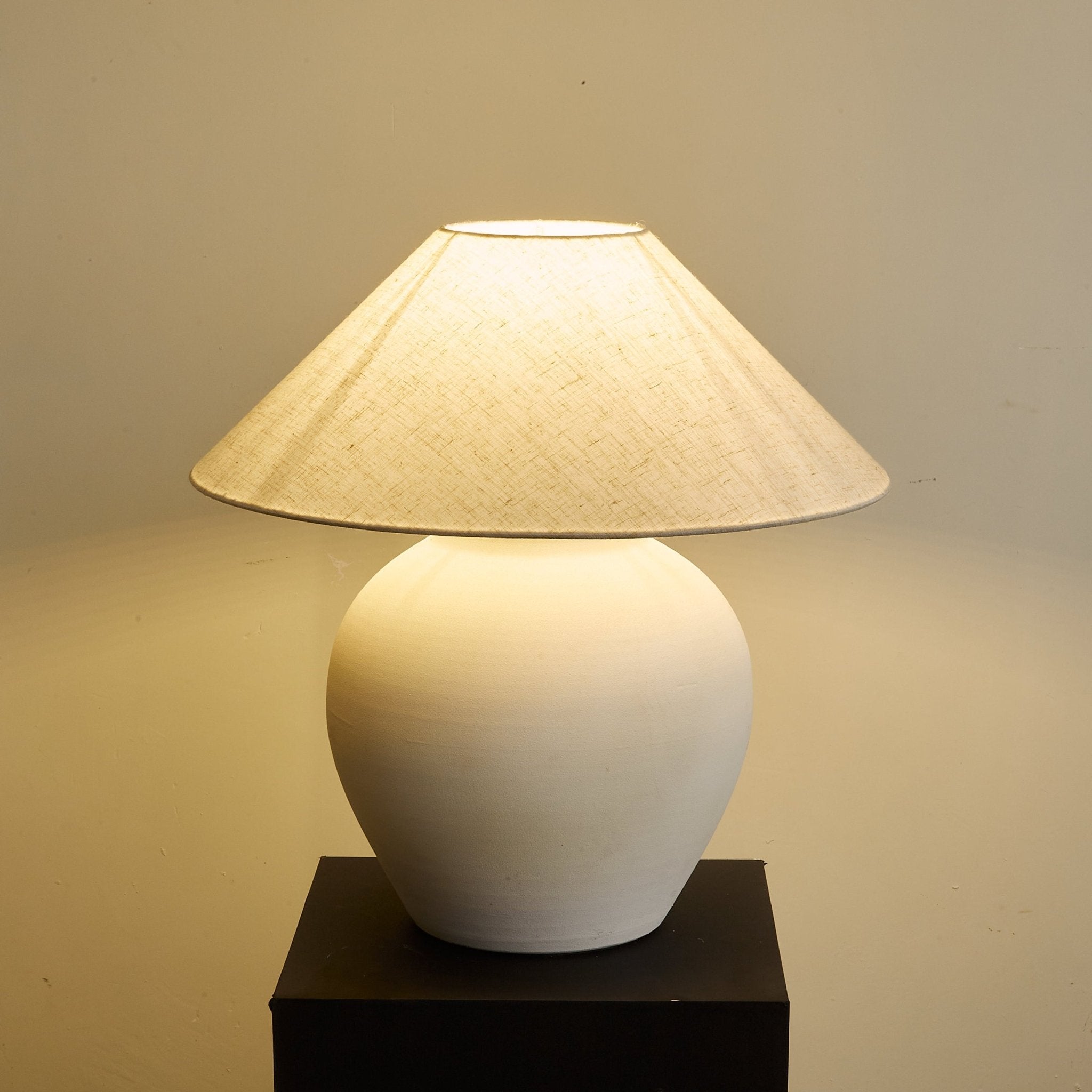 Amralev Table Lamp