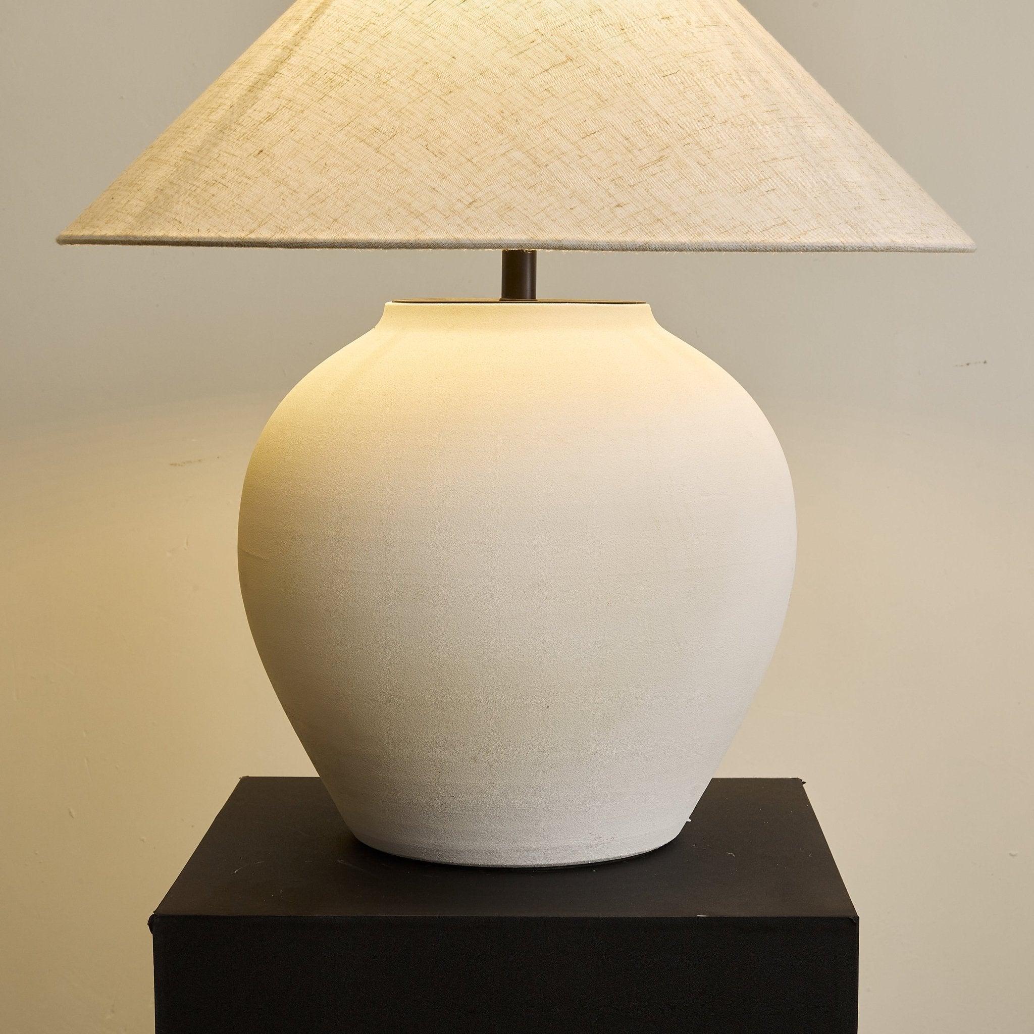Amralev Table Lamp