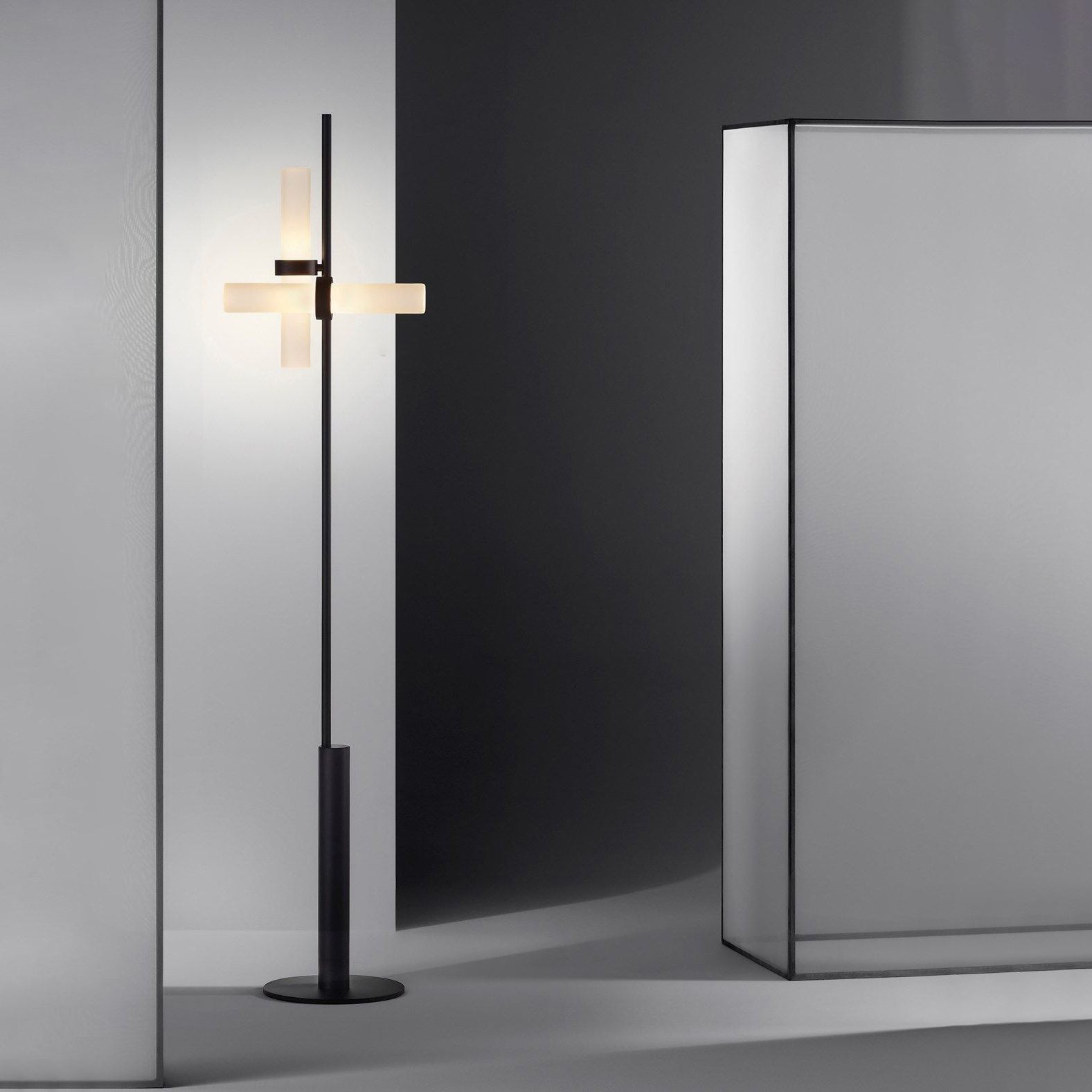 Alaxesa Floor Lamp